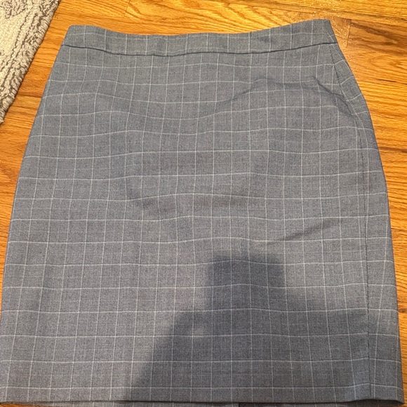 Banana Republic Dresses & Skirts - Banana Republic Gray Windowpane Pencil Skirt
